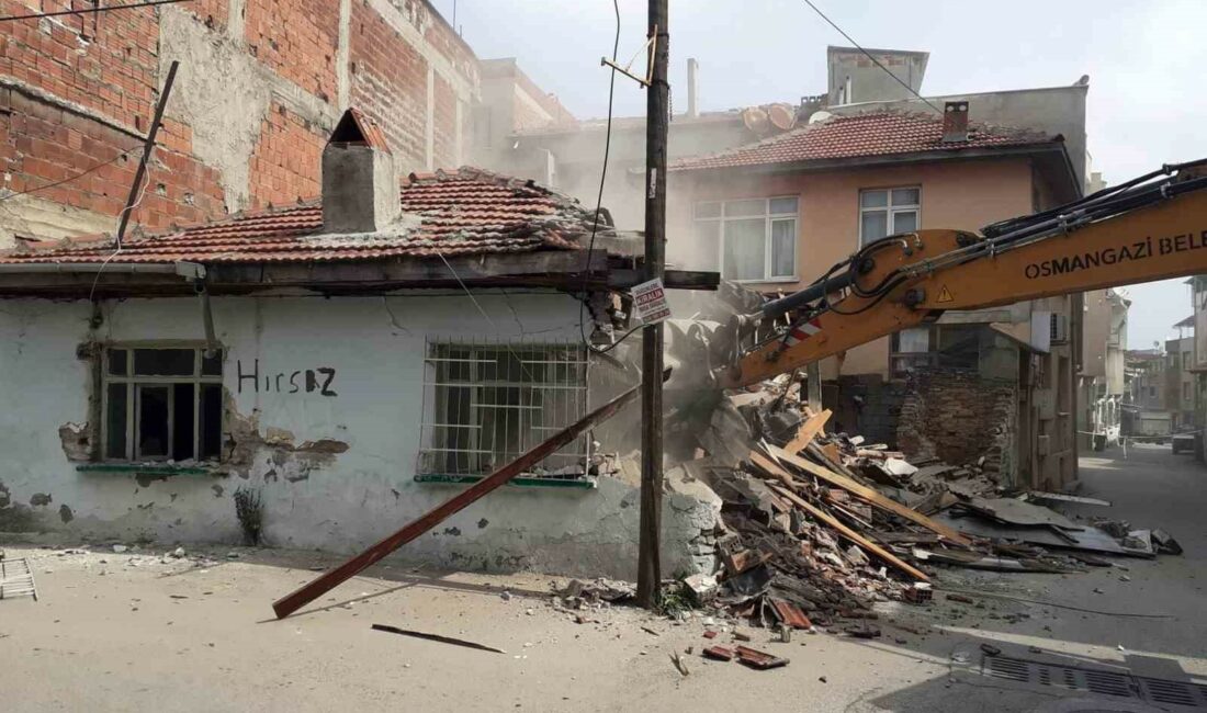 Osmangazi’de metruk bina mesaisi OSMANGAZİ BELEDİYE BAŞKANI ERKAN AYDIN’IN GÖREVE BAŞLAMASININ ARDINDAN VATANDAŞLARIN HUZURU