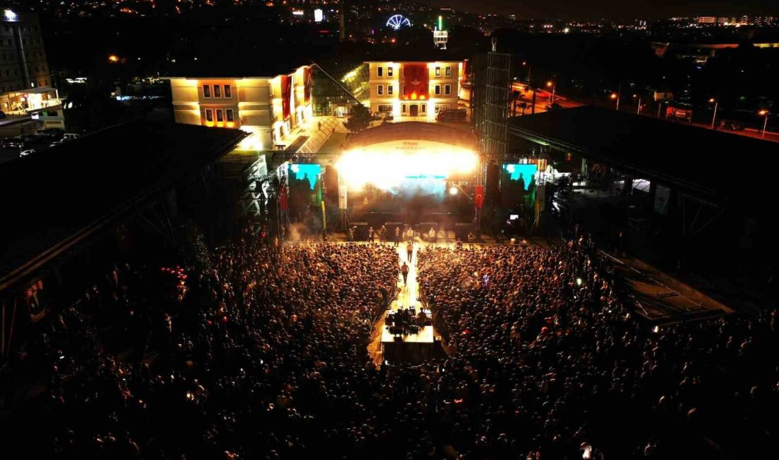 Osmangazili gençler Türkçe rapin yıldızlarıyla coştu OSMANGAZİ BELEDİYESİ TARAFINDAN 19 MAYIS ATATÜRK’Ü ANMA, GENÇLİK VE SPOR