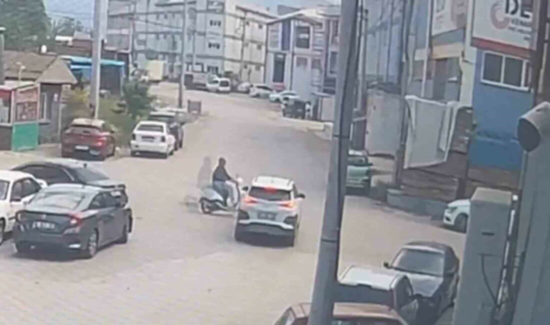 Otomobil ile motosikletin çarpıştığı kaza kamerada İNEGÖL MAHMUDİYE MAHALLESİNDE MEYDANA GELEN KAZADA OTOMOBİL İLE ÇARPIŞAN MOTOSİKLETİN
