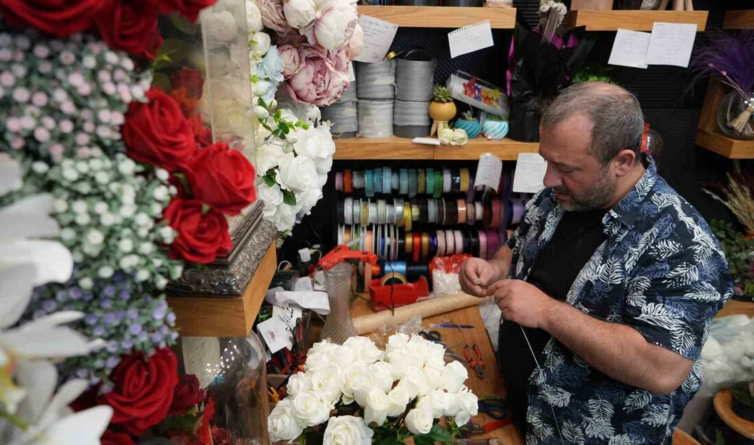 (Özel) Çiçekçilerin Anneler Günü mesaisi başladı BURSA’DA ANNELER GÜNÜ ÖNCESİ ÇİÇEKÇİLERİN YOĞUN MESAİSİ BAŞLADI. BİRÇOK FARKLI