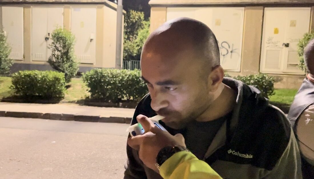 Bursa’da polisin sabır sınavı kamerada POLİSİN SABIR SINAVI KAMERADA ÖNCE POLİSİ KANDIRMAYA ÇALIŞTILAR, GERÇEK ORTAYA