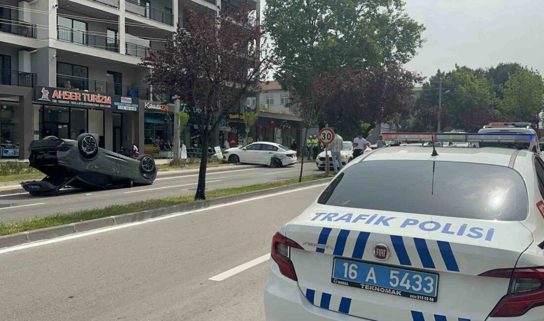 Park halindeki otomobile çarptı, takla attı BURSA’DA PARK HALİNDEKİ ARACA ÇARPAN OTOMOBİL TAKLA ATTI. KAZADA 1