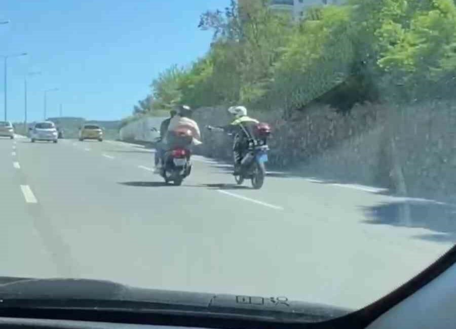 Polisin ‘Dur’ ihtarına uymamıştı, yakalandı BURSA’NIN MUDANYA İLÇESİN DE POLİSİN ‘DUR’ İHTARINA UYMAYAN MOTOSİKLET SÜRÜCÜSÜ