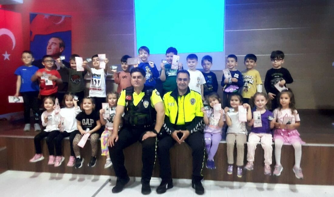 KARACABEY’DE ‘KARAYOLLARI TRAFİK HAFTASI’ NEDENİYLE 13 ÖĞRETME VE 165 ÖĞRENCİYE