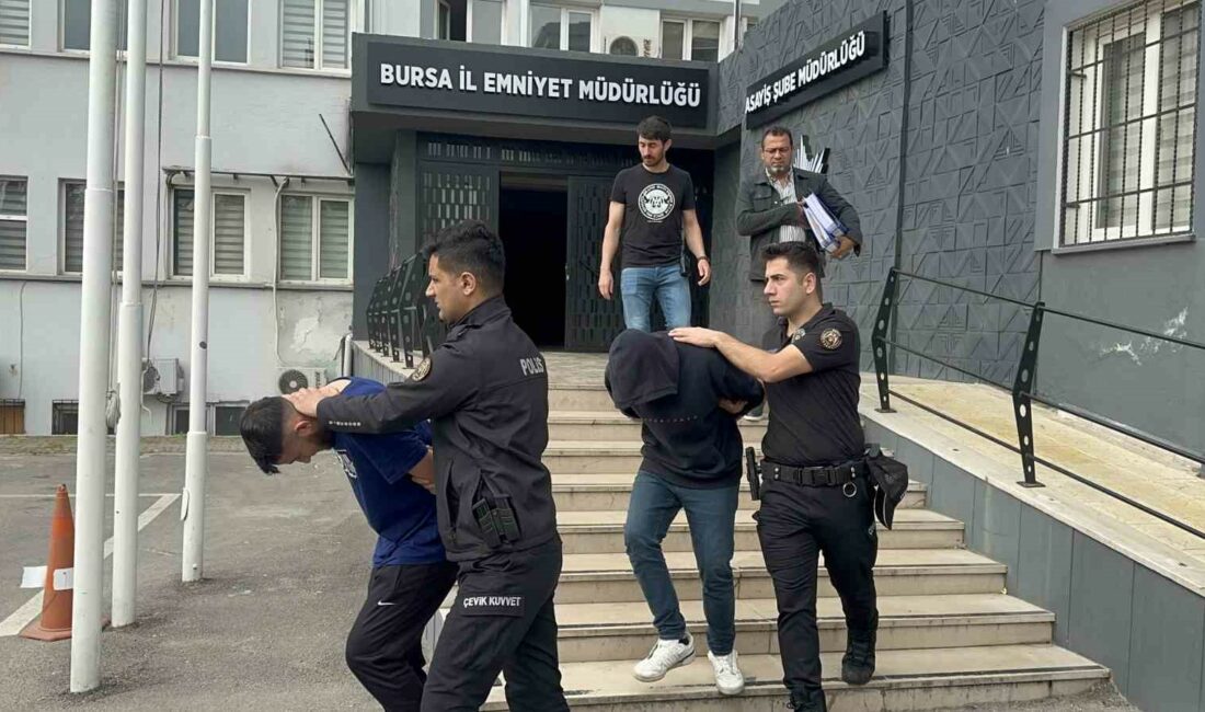 Sahte genç kız profili açarak vatandaşları dolandıran 9 şahıs tutuklandı BURSA'DA WHATSAPPTA SAHTE GENÇ KIZ PROFİLİ AÇARAK 4 KİŞİYİ 609