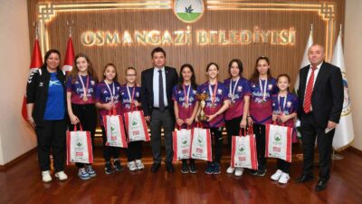 KATILDIKLARI YÜZME YARIŞLARINDA TÜRKİYE ŞAMPİYONU OLAN SABİHA KÖSTEM OKULU SPORCULARI