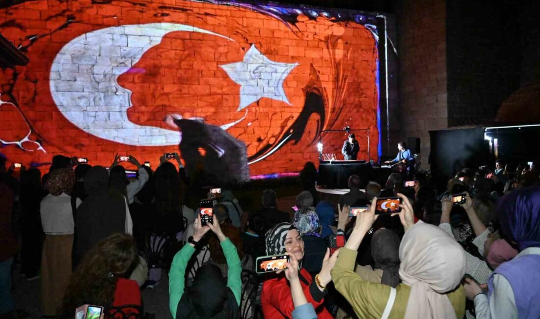 Sanatı teknolojiyle buluşturan sergi BURSA BÜYÜKŞEHİR BELEDİYESİ’NİN RESTORASYONUNU TAMAMLAYARAK HİZMETE AÇTIĞI VE GEÇMİŞİ MİLATTAN