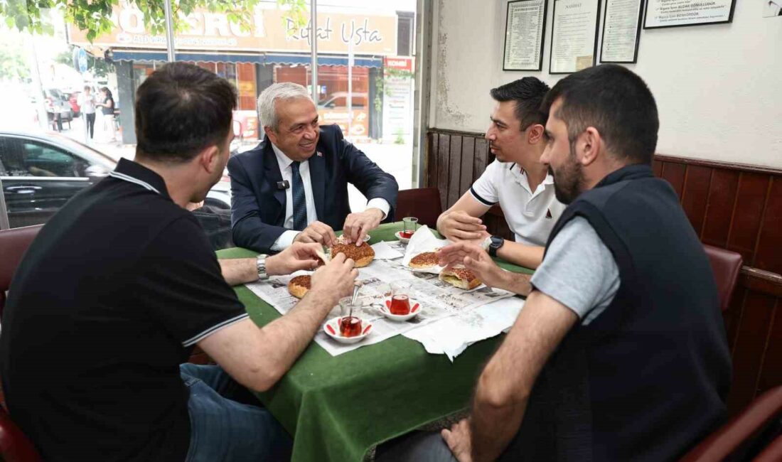 Simitler Başkan’dan çaylar vatandaştan NİLÜFER BELEDİYE BAŞKANI ŞADİ ÖZDEMİR, SABAH ERKEN SAATLERDE GİTTİĞİ MAHALLE