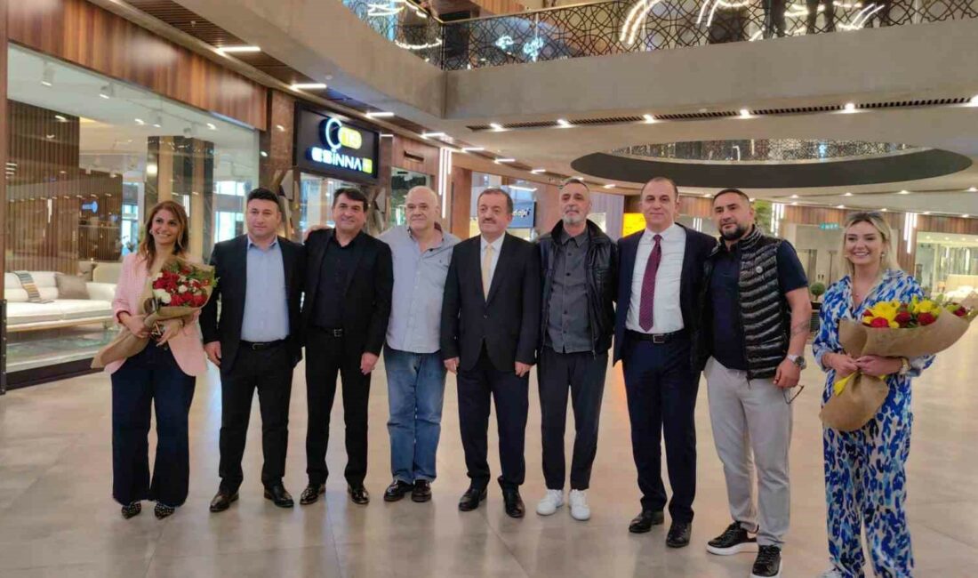Spor camiasının ünlüleri İnegöl’e hayran kaldı SPOR YORUMCULARI AHMET ÇAKAR, ABDÜLKERİM DURMAZ VE ESKİ MİLLİ FUTBOLCU