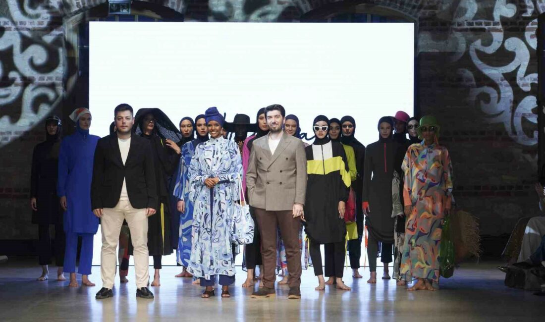 Tesettür mayo defilesinde Halima Aden rüzgarı esti DÜNYACA ÜNLÜ TOP MODEL HALİMA ADEN, MUHAFAZAKÂR GİYİM MARKASI MARİNA’NIN