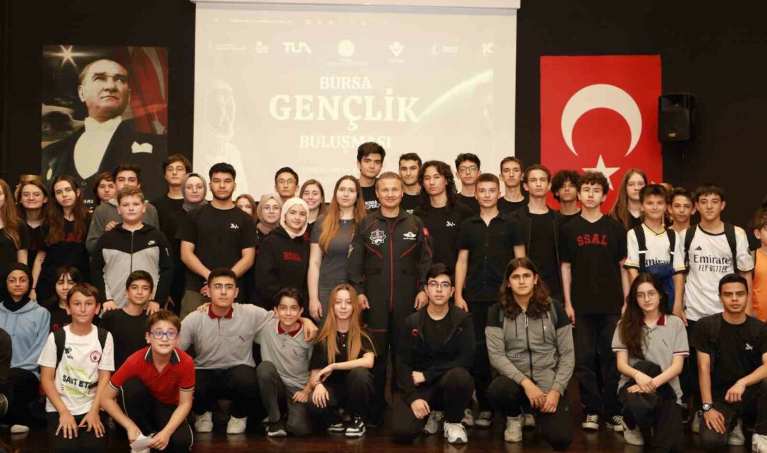 Alper Gezeravcı, Bursa’da öğrencilerle buluştu TÜRKİYE'NİN İLK ASTRONOTU ALPER GEZERAVCI, BURSA'DA BTSO EĞİTİM VADİSİ OĞUZ
