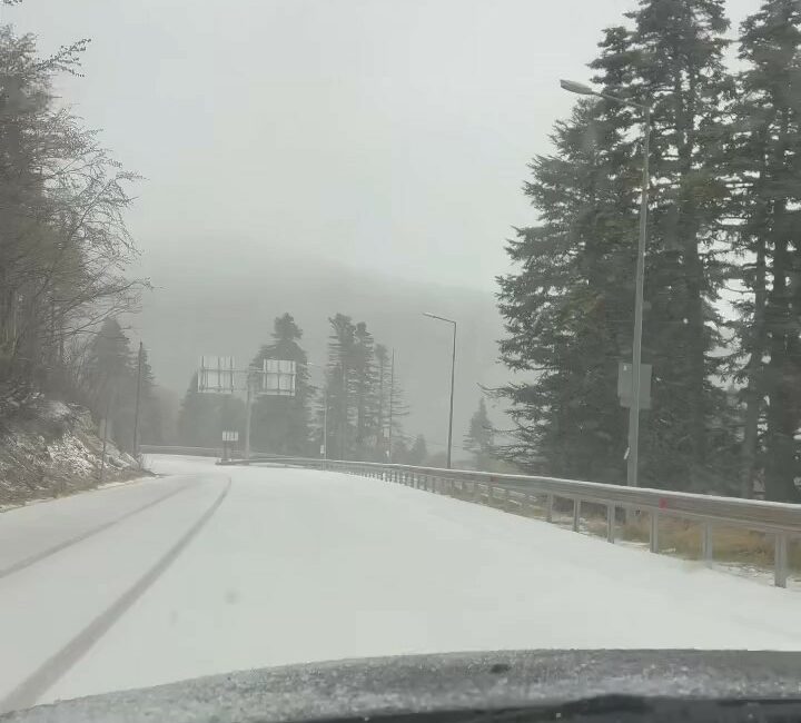 Uludağ’a mayıs ayında kar yağdı.