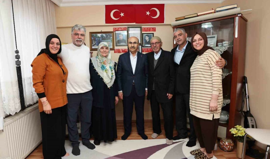 VALİ MAHMUT DEMİRTAŞ, "ANNELER GÜNÜ" DOLAYISIYLA ŞEHİT ANNELERİNE ZİYARET GERÇEKLEŞTİRDİ.