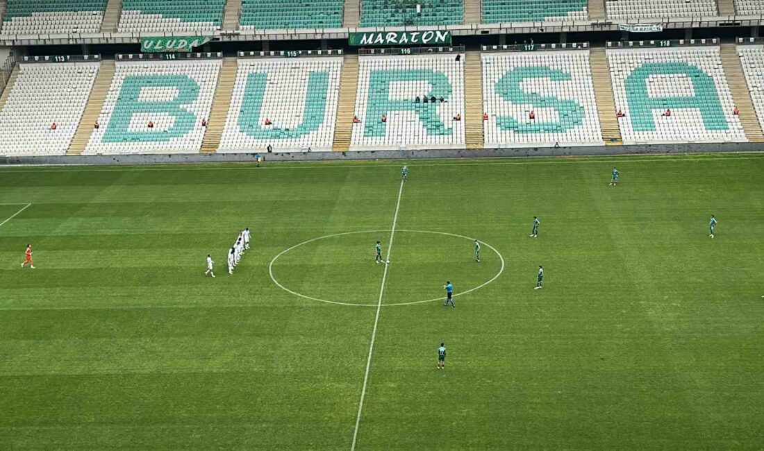 Vanspor FK oyuncularından Bursaspor maçında protesto VANSPOR FK OYUNCULARI 1 DAKİKA TOP OYNAMADI.