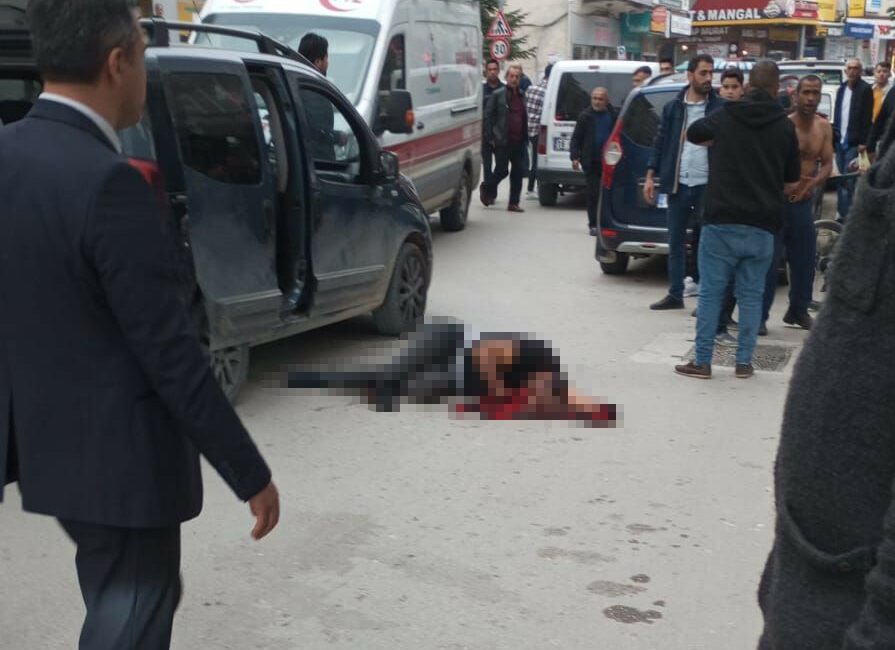 Bursa’da 2 kayınbiraderini tabancayla öldürdü Bursa’nın Mustafakemalpaşa ilçesinde, bir kişi eşini almaya gelen 2 kayın