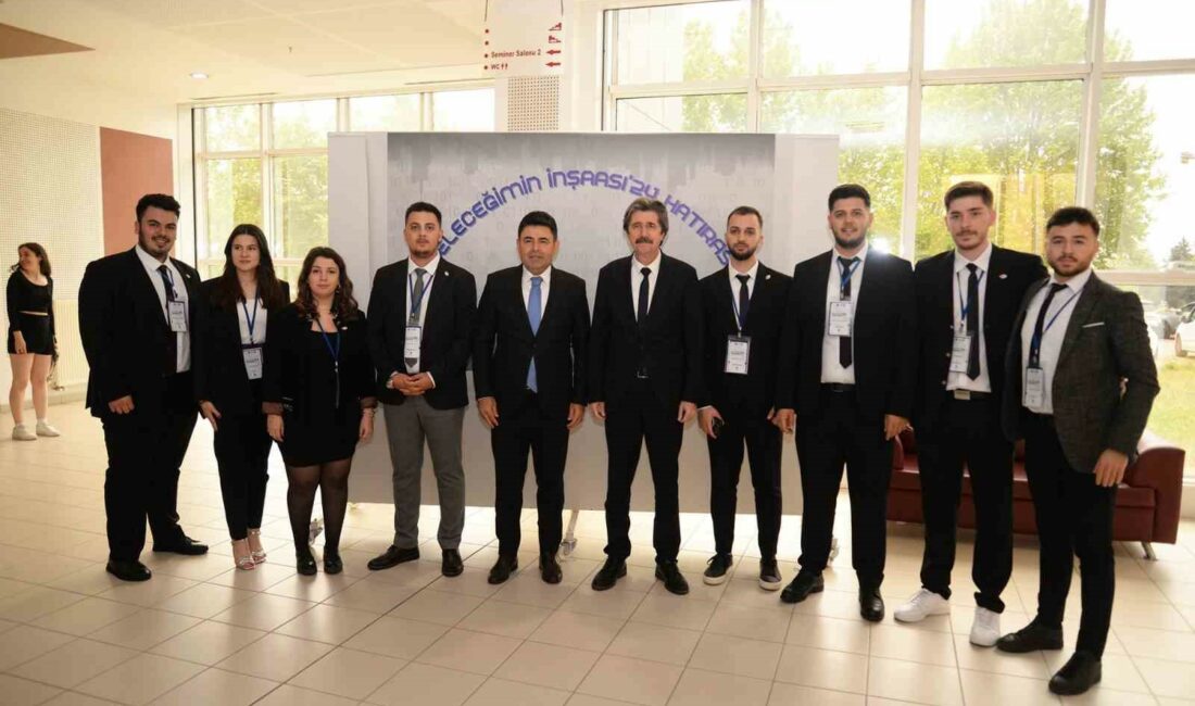 Yapı Topluluğu “Geleceğin İnşası” programında sektör temsilcilerini ağırladı BURSA ULUDAĞ ÜNİVERSİTESİ (BUÜ) YAPI TOPLULUĞU TARAFINDAN BU YIL 8.Sİ