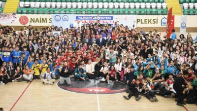 YILDIRIM BELEDİYESİ, OKUL SPORLARI İLÇE ŞENLİKLERİ ORTAOKUL KADEMESİNDE İLÇEDEKİ 46