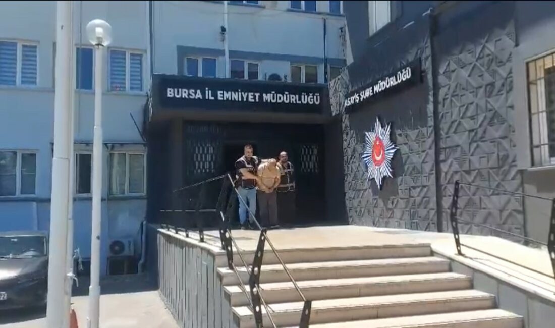 44 yıl hapis cezasıyla aranan zanlı yakalandı BURSA ASAYİŞ ŞUBE MÜDÜRLÜĞÜ'NE BAĞLI ARANAN ŞAHISLAR BÜRO AMİRLİĞİ EKİPLERİ,