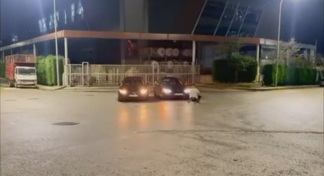 50 BİN LİRA DRİFT CEZASI YİYİNCE OTOMOBİLİN ETRAFINDA BİSİKLETLE DRİFT