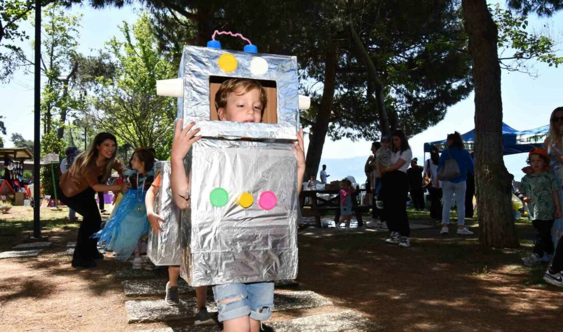 Anaokulu öğrencileri büyüklerine örnek oldu İZNİK BELEDİYESİ’NİN ÇEVRE HAFTASI SEBEBİYLE DÜZENLEDİĞİ ETKİNLİKTE MİNİKLERİN GERİ DÖNÜŞÜM