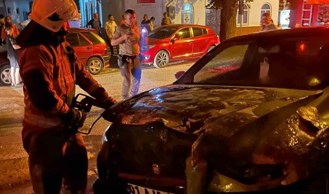 Bursa’da kendi kendine çalışıp hatekete geçen araç alev alev yandı SÜRÜCÜSÜZ ARAÇ SEYİR HALİNDE YANDI