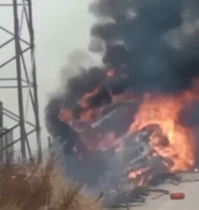 Bursa’da arının ısırdığı şoför kamyonu devirdi BURSA'DA KULLANDIĞI KAMYONETE GİREN ARI YÜZÜNDEN DİREKSİYON HAKİMİYETİNİ KAYBEDEN SÜRÜCÜ,