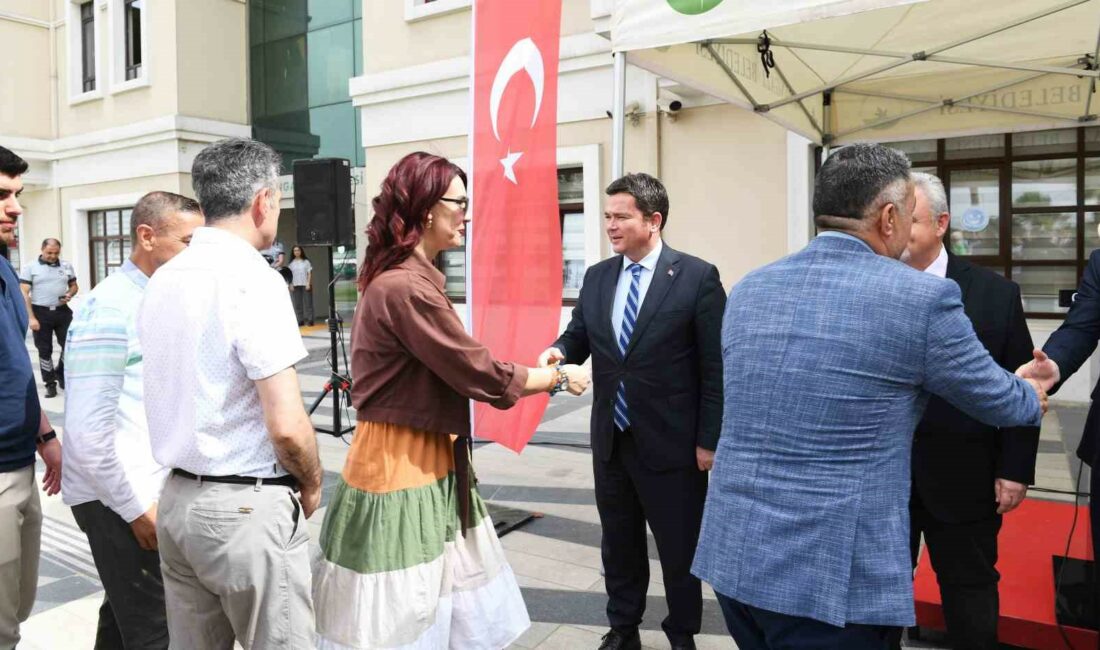 Başkan Aydın personel ile bayramlaştı OSMANGAZİ BELEDİYE BAŞKANI ERKAN AYDIN, KURBAN BAYRAMI ÖNCESİ SON MESAİ