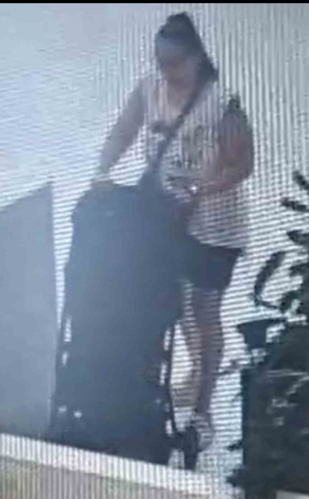 BU KADARI DA PES DEDİRTTİ ! BEBEK ARABASINI ALIP KAYIPLARA