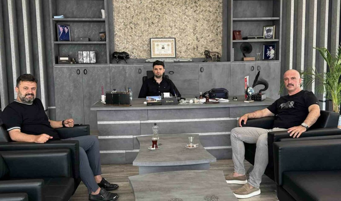 Bülent Uygun, Bursaspor Başkanı Enes Çelik’i ziyaret etti SİVASSPOR TEKNİK DİREKTÖRÜ BÜLENT UYGUN, BURSASPOR BAŞKANI ENES ÇELİK'İ ZİYARET