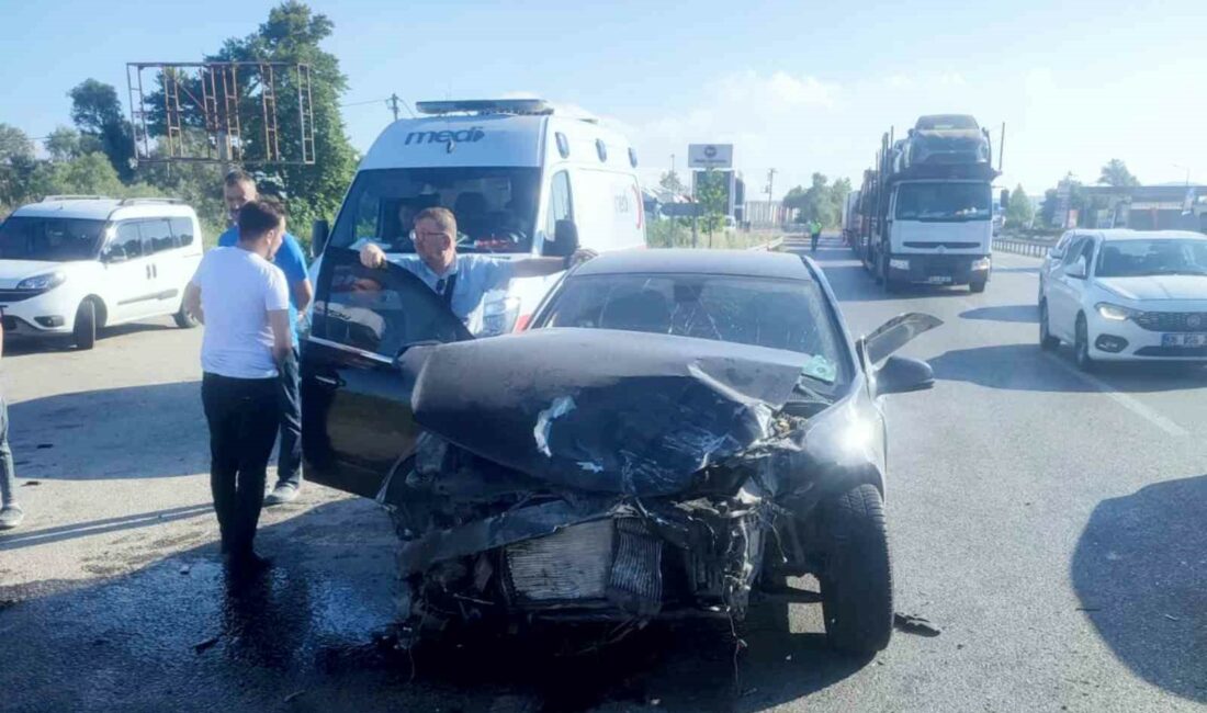BURSA-BALIKESİR KARAYOLU ÜZERİNDE KAVŞAKTAN YOLA KONTROLSÜZ ÇIKAN OTOMOBİL SERVİS ARACI