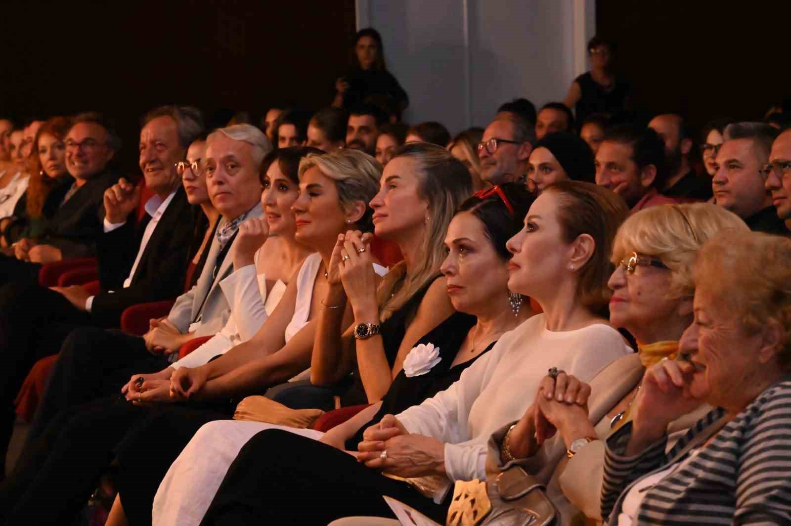 YENİ TİYATRO DERGİSİNİN “11. ULUSLARARASI EMEK VE BAŞARI ÖDÜLLERİ”