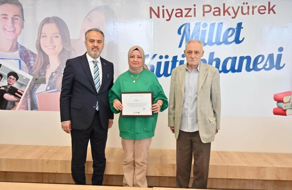 Bursa eski Milletvekili Pakyürek hayatını kaybetti 22. DÖNEM BURSA MİLLETVEKİLİ NİYAZİ PAKYÜREK (SAĞDA), TEDAVİ GÖRDÜĞÜ HASTANEDE