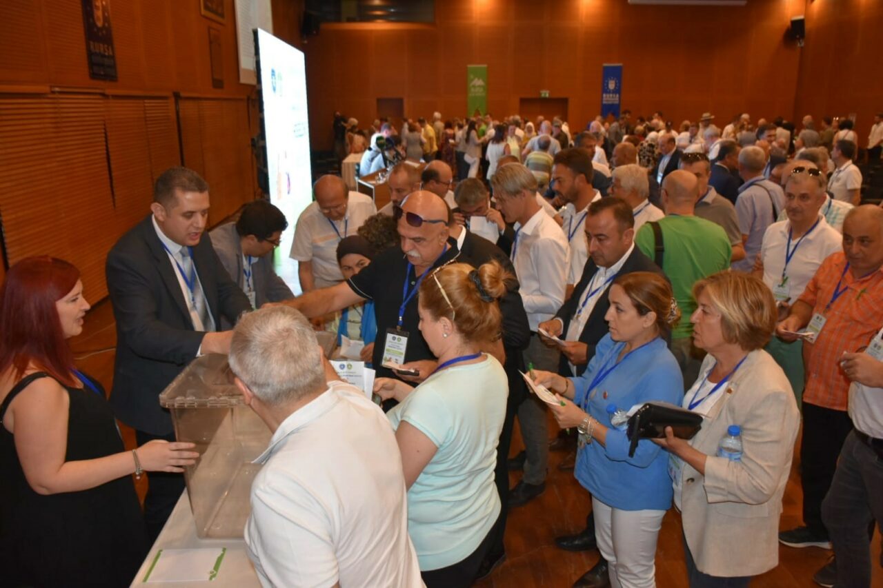 HALKIN HEM YÖNETİM HEM DE DENETİM MEKANİZMALARINDA YER ALMASI VE