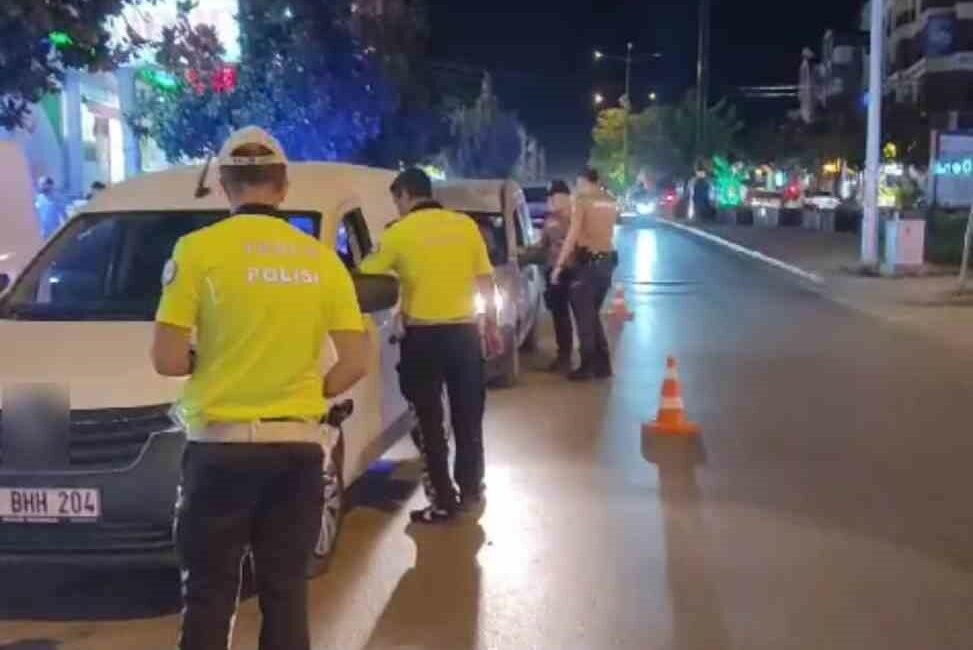 Bursa polisi Görükle Mahallesi’nde kuş uçurtmadı BURSA İL EMNİYET MÜDÜRLÜĞÜ EKİPLERİ, NİLÜFER İLÇESİNE BAĞLI GÖRÜKLE MAHALLESİ'NDE