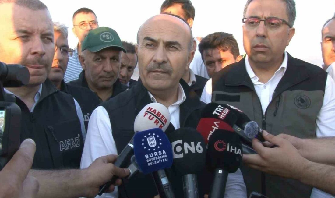 Bursa Valisi Demirtaş: “Yangın kısmen kontrol altında” BURSA VALİSİ MAHMUT DEMİRTAŞ, ULUDAĞ ÜNİVERSİTESİ KAMPÜSÜNDEKİ ORMANLIK ALANDA ÇIKAN