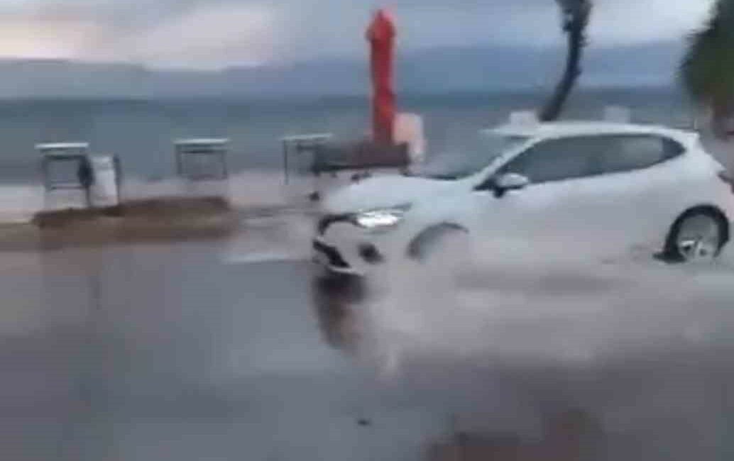 Bursa’da lodos denizi taşırdı, sahil kenarı göle döndü BURSA’DA LODOS DENİZİ TAŞIRDI, SAHİL KENARI GÖLE DÖNDÜ