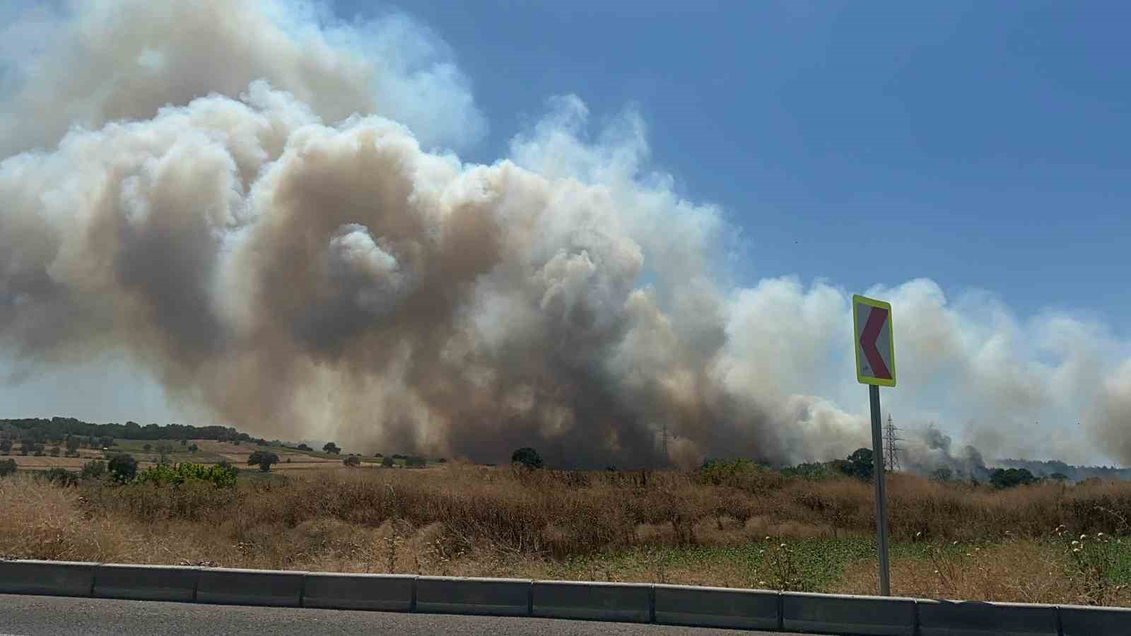 BURSA'NIN NİLÜFER İLÇESİNE BAĞLI YOLÇATI MAHALLESİ'NDE MAKİLİK ALANDA YANGIN ÇIKTI.
