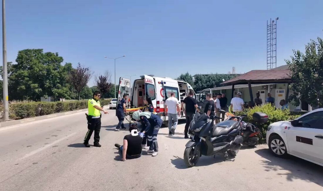 Bursa’da motosikletler kafa kafaya çarpıştı BURSA'NIN İNEGÖL İLÇESİNDE MEYDANA GELEN KAZADA MOTOSİKLETLER KAFA KAFAYA ÇARPIŞTI;