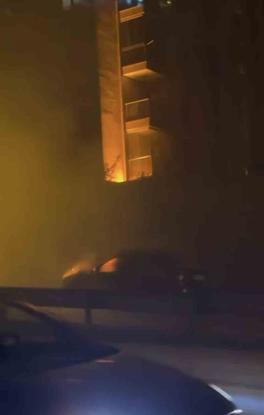 BURSA'NIN KESTEL İLÇESİNDE SEYİR HALİNDEKİ OTOMOBİL ALEVLERE TESLİM OLDU.