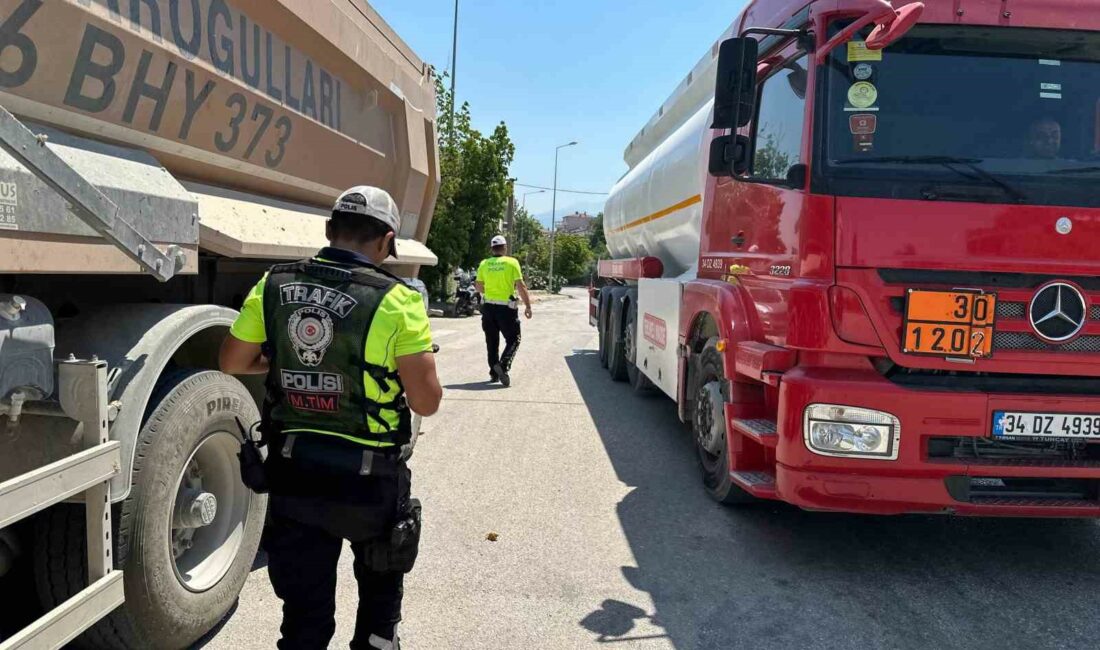 Bursa’da tehlike saçan hafriyat kamyon sürücüleri teker teker yakalandı BURSA'DA YAKITTAN VE ZAMANDAN TASARRUF ETMEK İÇİN DÖKÜM SAHASI GÜZERGAHI