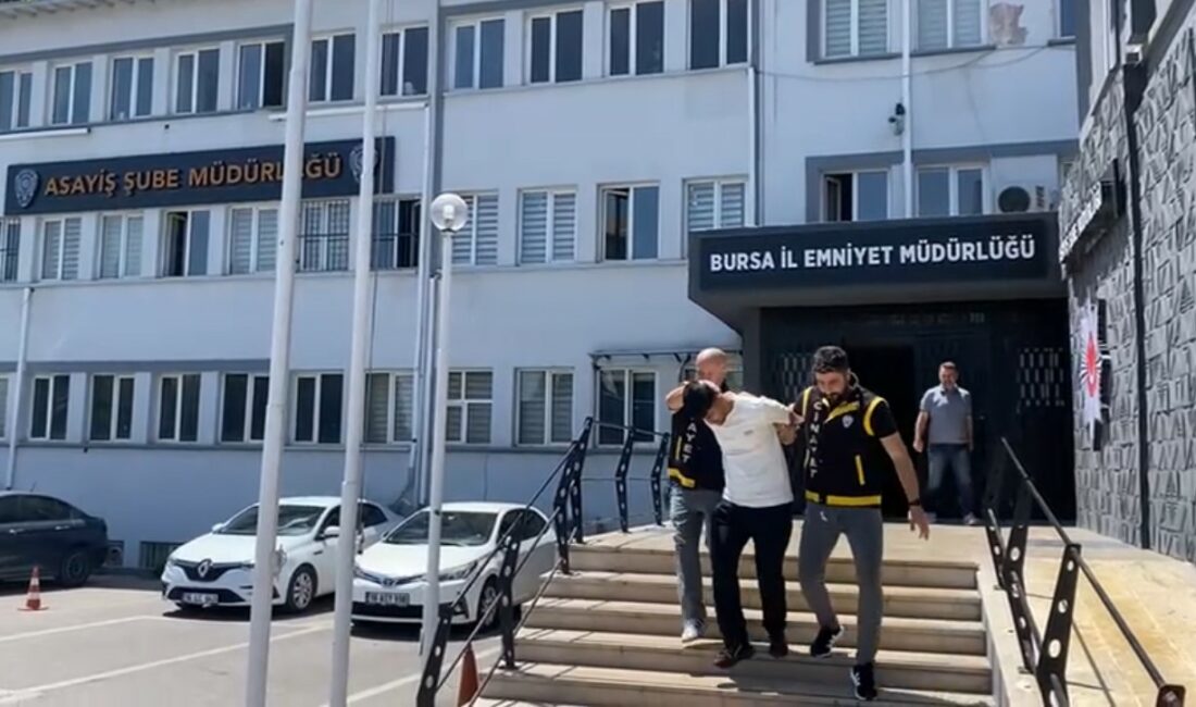 Bursa’da uzun namlulu silahlarla ateş açan şüpheliler tutuklandı BURSA'DA DÜĞÜN KONVOYUNDA UZUN NAMLULU TÜFEK VE SİLAHLA ATEŞ EDİLMESİ