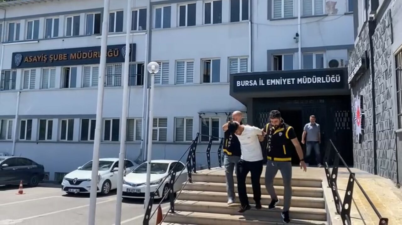 BURSA'DA DÜĞÜN KONVOYUNDA UZUN NAMLULU TÜFEK VE SİLAHLA ATEŞ EDİLMESİ