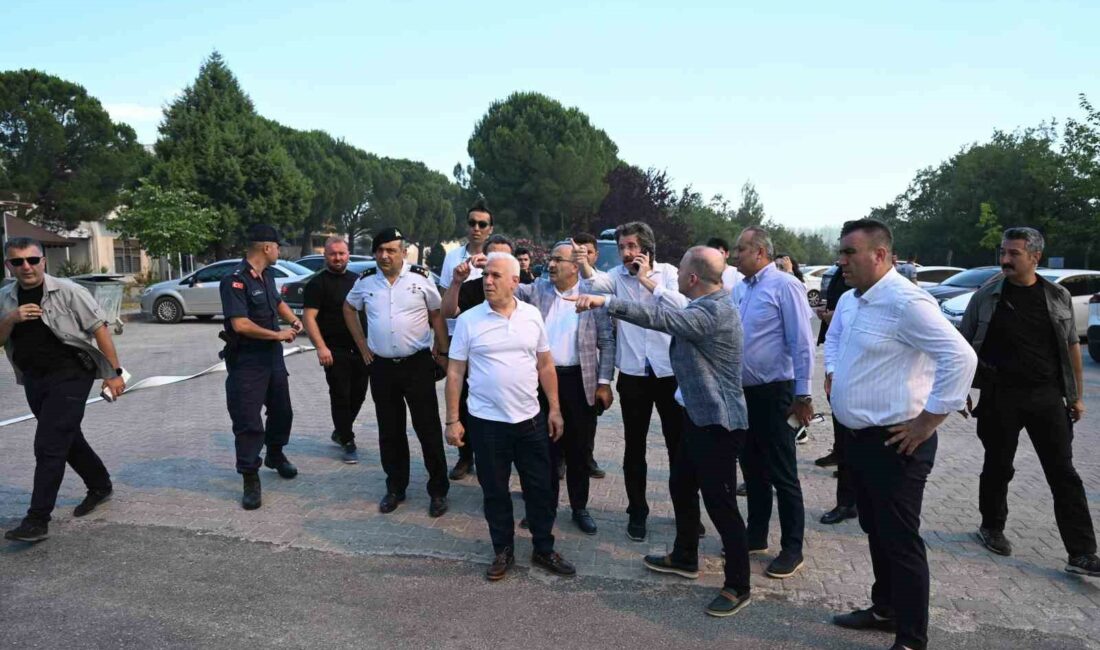 BURSA'NIN NİLÜFER İLÇESİNE BAĞLI YOLÇATI MAHALLESİ'NDE ÇIKAN YANGININ SÖNDÜRÜLME ÇALIŞMALARI