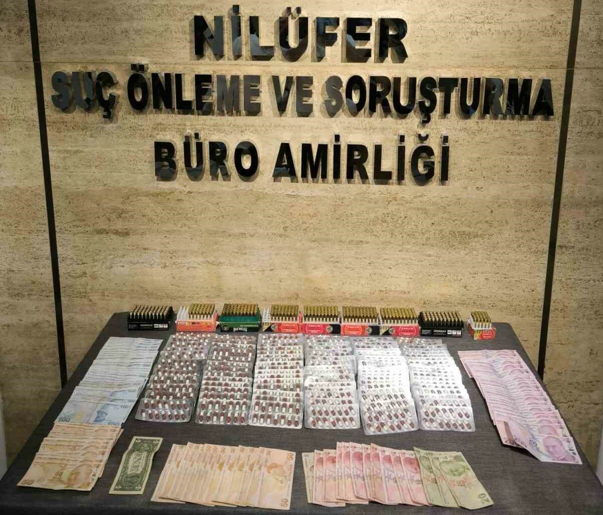 BURSA'DA YEŞİL REÇETE İLE ALDIĞI İLAÇLARI PARA KARŞILIĞI SATAN ŞÜPHELİ