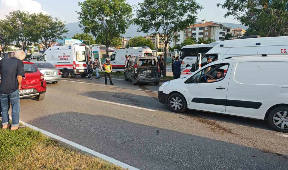 Bursa’da zincirleme kaza: 4 yaralı BURSA'DA 3 ARACIN KARIŞTIĞI ZİNCİRLEME KAZADA 4 KİŞİ YARALANDI. YARALILAR