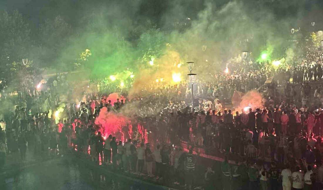 20 BİNE YAKIN BURSASPOR TARAFTARI MUHTEŞEM GÖRÜNTÜLERE İMZA ATTI.