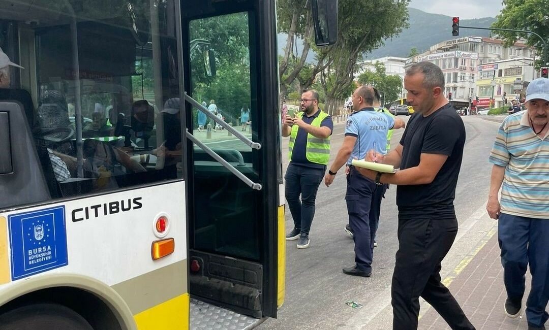 BURULAŞ klima ekipleri sahada BURSA'DA HAVALARIN MEVSİM NORMALLERİNİN ARTMASI İLE TOPLU ULAŞIM KULLANAN VATANDAŞLAR,