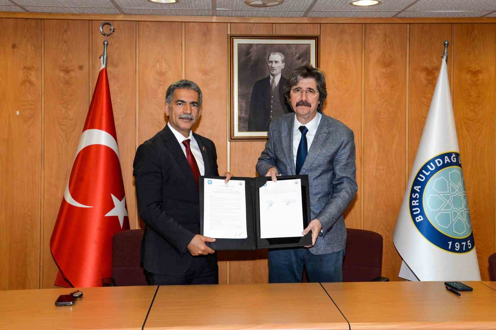 BURSA ULUDAĞ ÜNİVERSİTESİ (BUÜ) İLE GEMLİK BELEDİYESİ ARASINDA İMZALANAN PROTOKOL