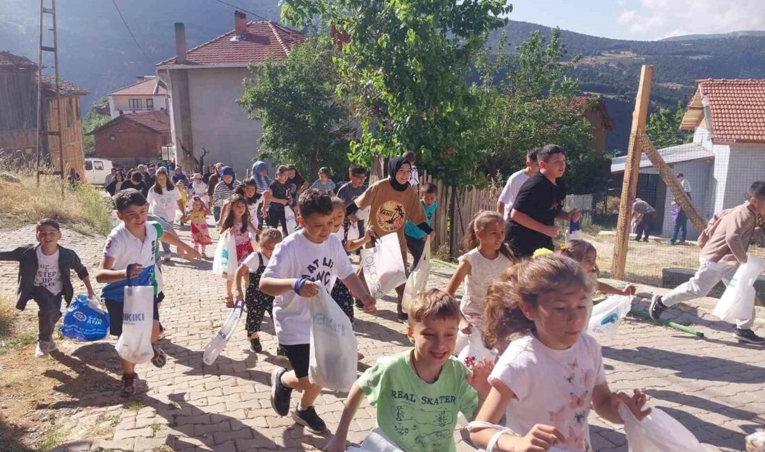 Çocuklar, bayram coşkusunu adak geleneğiyle erken yaşadı BURSA'DA 700 YILLIK MAZİSİ VE KERPİÇ EVLERİYLE GÖRENLERİ KENDİNE HAYRAN