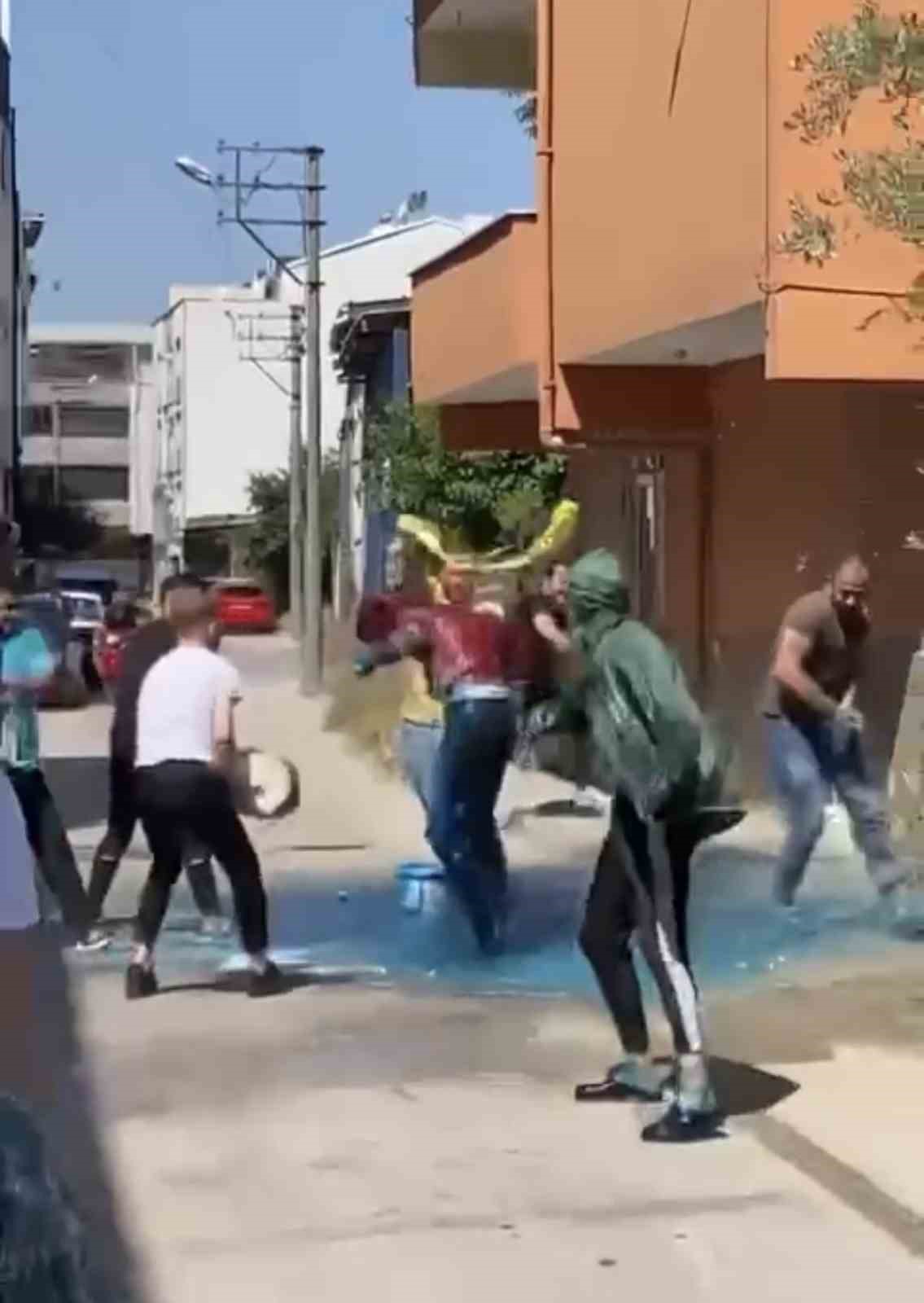 Bursa’da çeyiz alma geleneğinde damadı evleneceğine pişman eden arkadaşları, ona